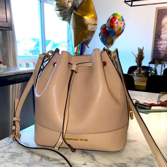Michael kors cheap bucket bags